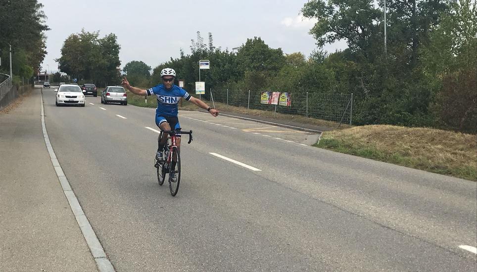 1000 Kilometer? Ein Klacks für unsere vier Fahrer. Hier ein euphorischer Mark in Bad Zurzach.