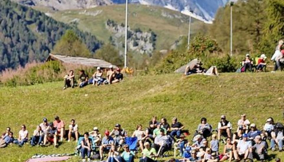 Das ikonische Matterhorn, im Vordergrund der Kampf der Eringerkühe. Bild: Key