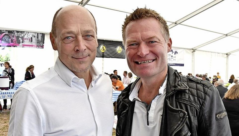 Freude am lauten Motorengeräusch hatten Andreas Berner (r.) vom ACS und Rolf Müller von der Allianz.