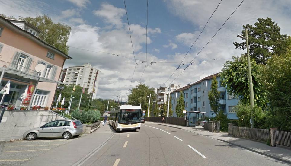 Die Zentralstrasse in Neuhausen wird in diesem Bereich zur Tempo-30-Zone. Bild: Google Maps