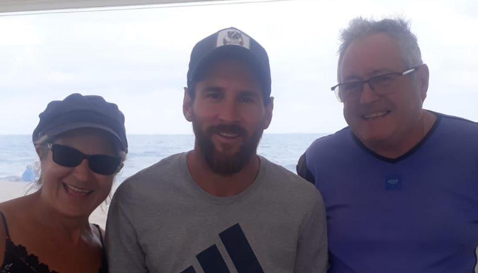 Ein grosser Moment für Pedro Planas: Er traf am Wochenende Lionel Messi in Barcelona. Bild: zvg