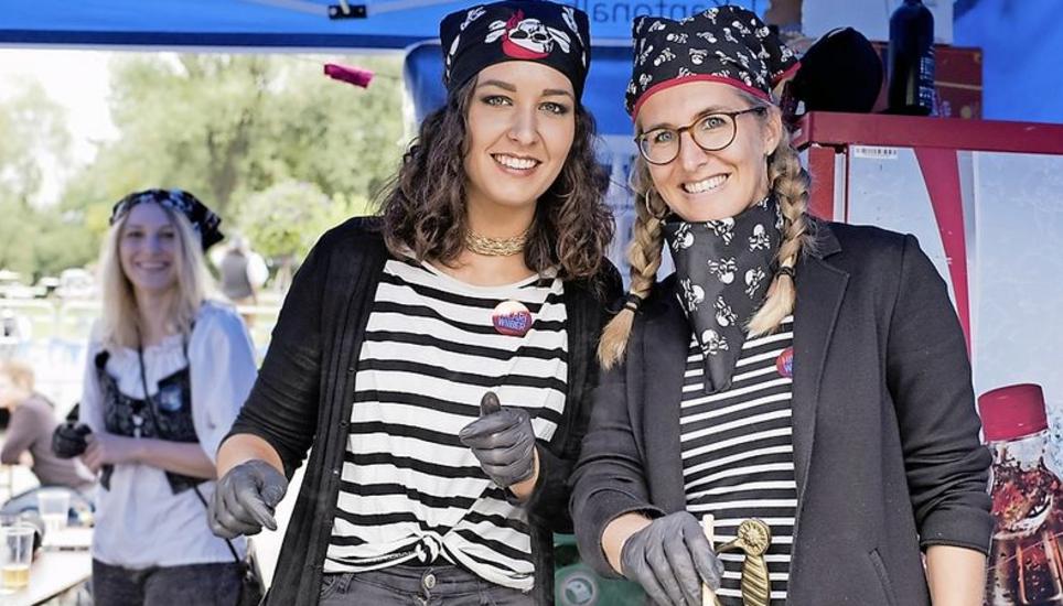 Sandra Egloff (links) und Myriam Ott performten mit ihrer Band Hilari-Wiiber am Samstag gleich zweimal.