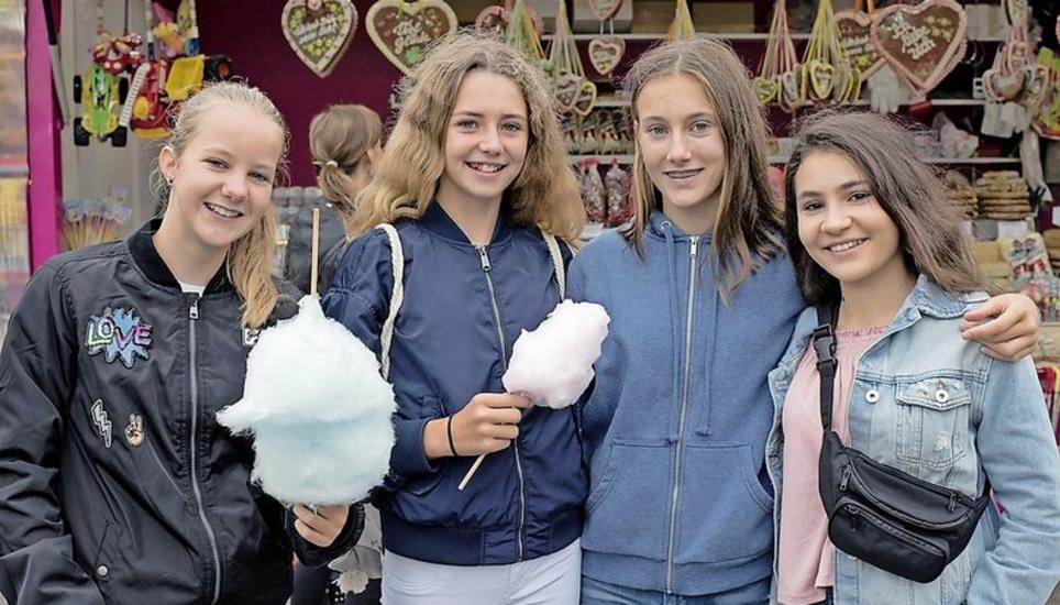 Nina Girod, Lisa Lorenz, Lisa Schmid und Ines Gibiino (von links) freuten sich auf die abendliche Disco.
