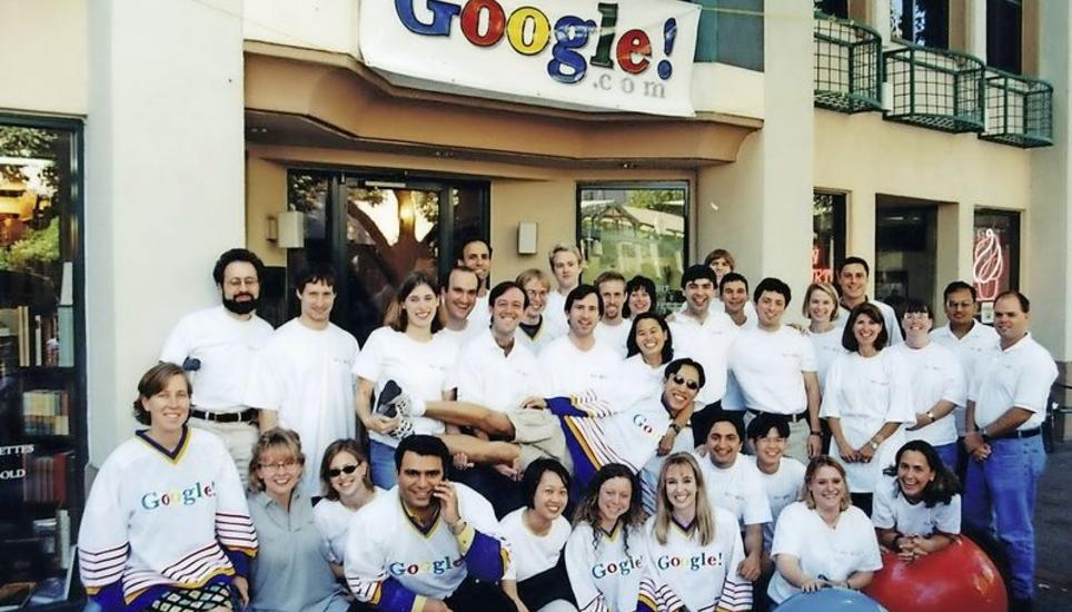 Da war das Team noch überschaubar: undatiertes Foto der Google-Mitarbeiter von 1998, dem Jahr der Firmengründung in Kalifornien. Bild: Key