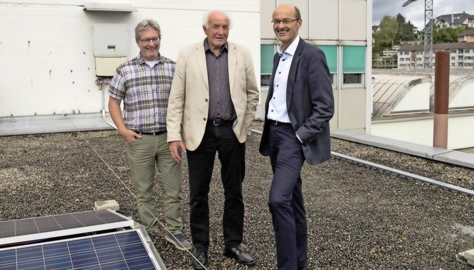 Bernhard Bürgin (Mitte) hat das gleichnamige Ingenieurbüro 1968 gegründet. Die beiden Geschäftsleiter der daraus entstandenen Schwesterfirmen, Christian Naef (links) und Urs Frei, beschäftigen insgesamt 33 Mitarbeiter. Bild: Jeannette Vogel