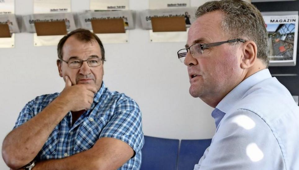Heimreferent Christian Di Ronco (rechts) will einen Heimneubau mithilfe einer Ausgliederung der Neuhauser Altersheime finanzieren. Ex-SP-Einwohnerrat und BBZ-Direktor Ernst Schläpfer hält eine Steuererhöhung für die bessere Idee. Bild: Michael Kessler