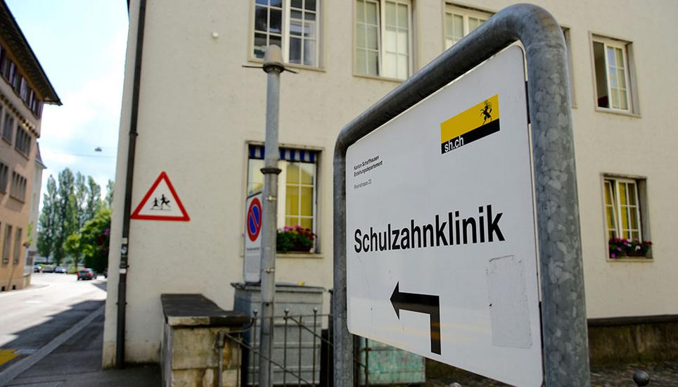 Die fünfköpfige PUK untersucht mittlerweile die Vorkommnisse. Bild: Zeno Geisseler Symbolbild Schulzahnklinik. Bild: Zeno Geisseler