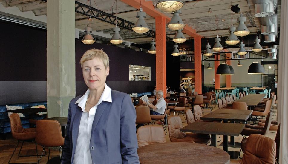 Betriebsleiterin Christa Cosandier im neuen Restaurant «Grünerbaum» am Industrieplatz. Bild: Julia Leppin