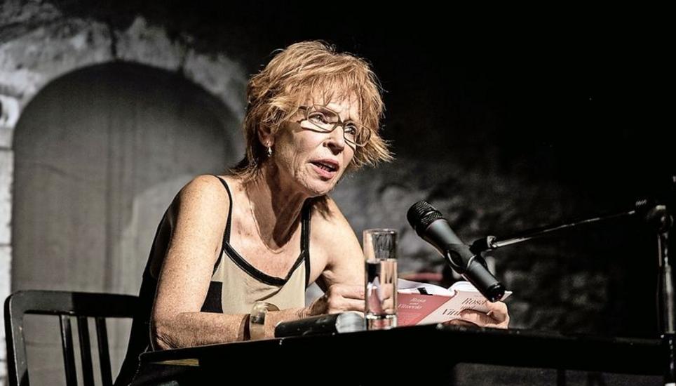 Silvia Planzer las in Neuhausen «Rosa und Vituccio». Bild: Evelyn Kutschera