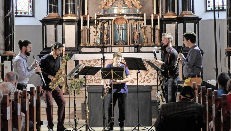 Mit raffiniert bearbeiteten Stücken eröffnete das Blattwerk Quintett auf seinen Rohrblattinstrumenten die Winterkonzertreihe der Klosterkirche Paradies. Bild: Gisela Zweifel-Fehlmann