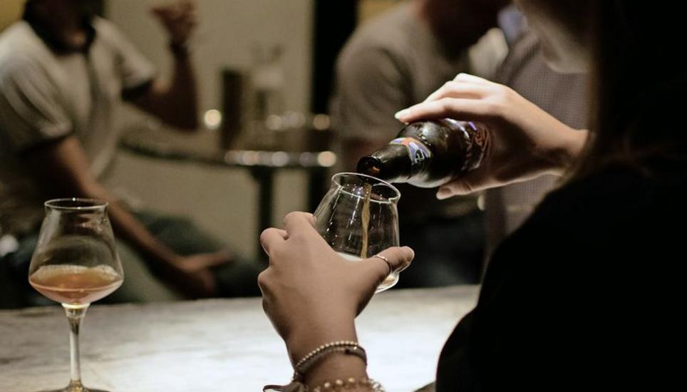 Bitte keine Stange: Bier wird aus besonderen Gläsern degustiert. Bild: Silvan Baumann