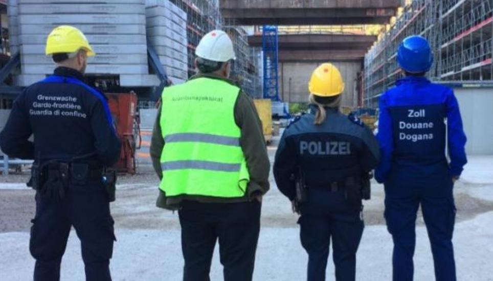 Die verschiedenen Kontrollorgane bei der Baustellenkontrolle. Bild: zvg / Stefan Birchmeier