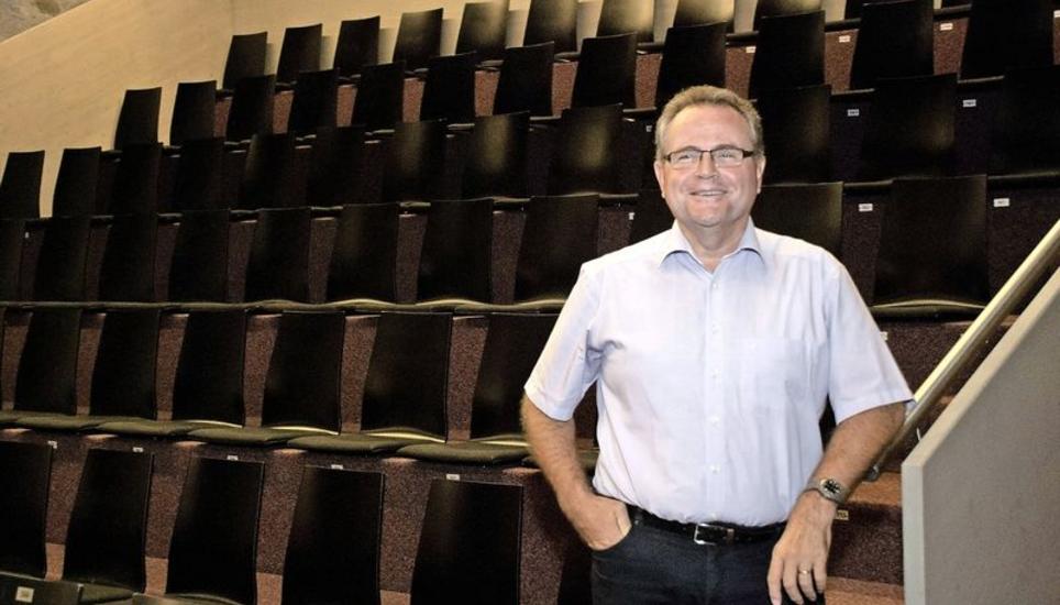 Gemeinderatsmitglied Christian Di Ronco will das Trottentheater diese Saison so oft wie möglich besuchen. Bild: Julia Leppin