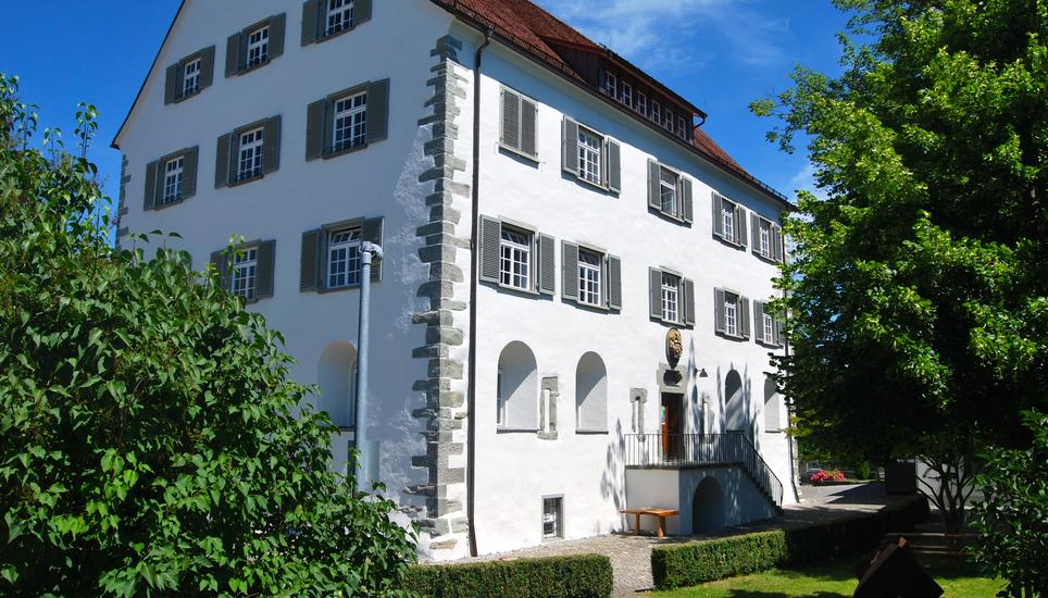 Aussenansicht des historischen Schlosses.