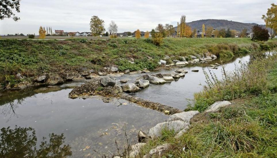 Die im Zuge von Revitalisierungsmassnahmen neu gestaltete Wasserschwelle in der Biber bei Ramsen. Bild: Selwyn Hoffmann
