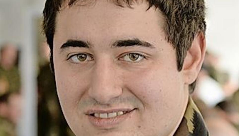 Adrian Fuchs war zunächst Fahrer, bevor er in die Werkstatt als Mechaniker umgeteilt wurde. «Es gab Momente, in denen der Dienst mühsam war», sagt er. «Alles in allem gewöhnt man sich aber an die Umstände.»