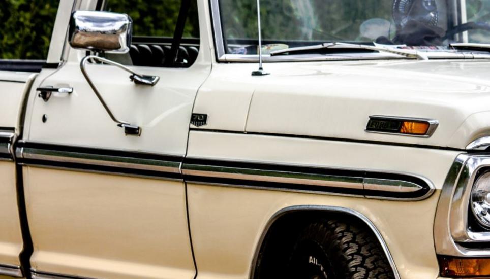 Beim gestohlenen Fahrzeug handelte es sich um einen weissen Pick-Up der Marke Ford. Bild: Symbolbild Pixabay