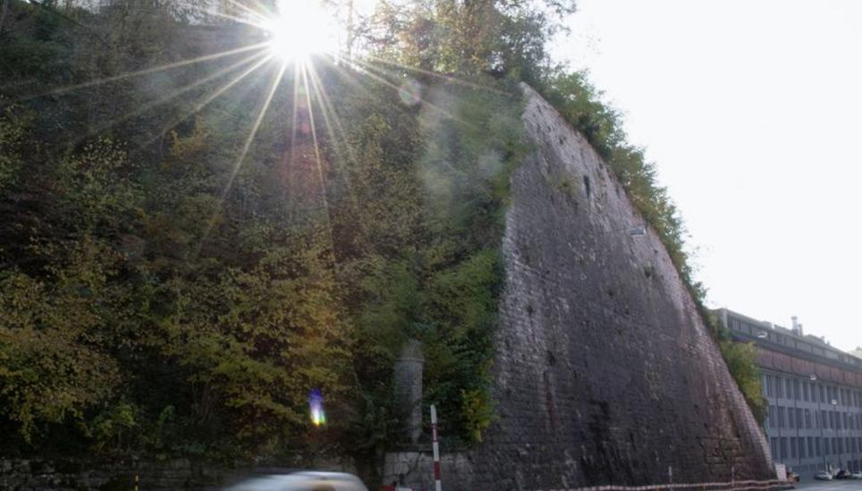 Im Frühjahr 2019 ist es so weit: Die Sanierung der Stützmauer an der Mühlentalstrasse erfolgt nach einiger Verzögerung. Bild: Julia Leppin