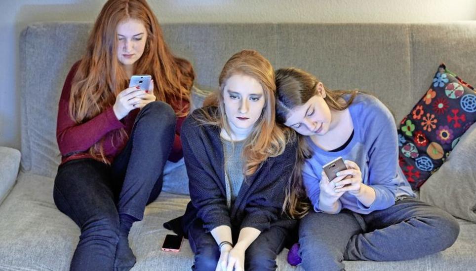 Jugendstudien sind rar – das liegt auch daran, dass die Biografien der 16- bis 26-Jährigen sehr unterschiedlich sind. Laut einer neuen Erhebung zeichnet sich ein Trend zum Nationalismus ab. Bild: Key