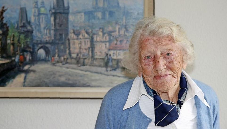 Anezka Ungar feierte ihren 100. Geburtstag im Kreise ihrer zahlreichen Angehörigen, die sogar aus Japan angereist waren. Bild: Wolfgang Schreiber