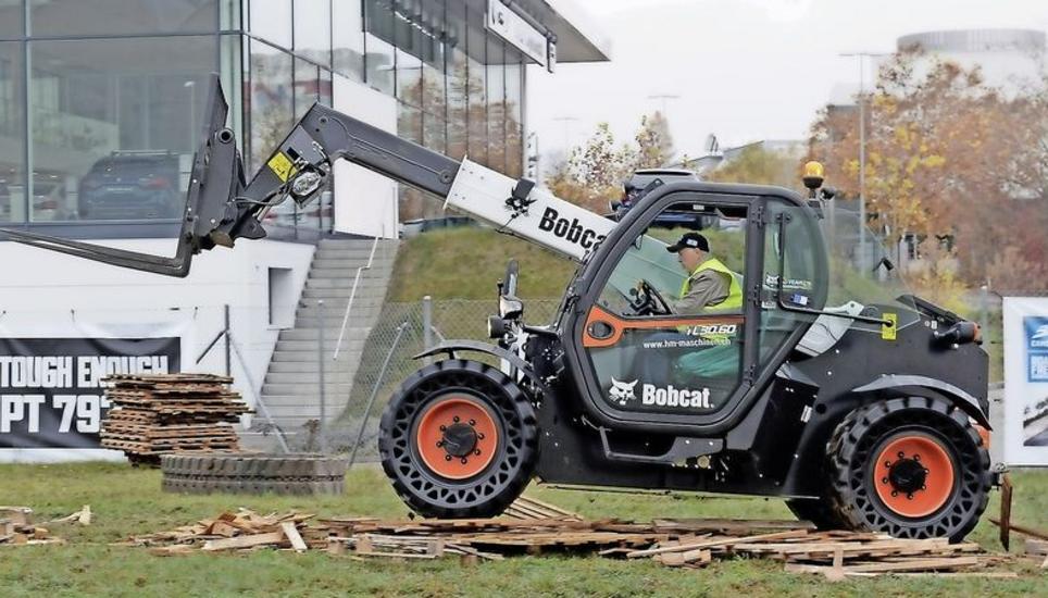 Gestern konnten die rund 50 Gäste von Camso ihre Fahrkünste testen. Bild: Eric Bührer
