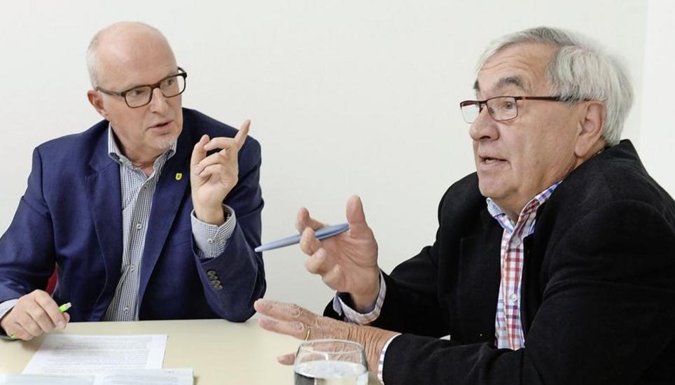 Pentti Aellig (SVP) und Thomas Hauser (FDP) streiten über den Nutzen der Selbstbestimmungs-Initiative. Bild: Selwyn Hoffmann