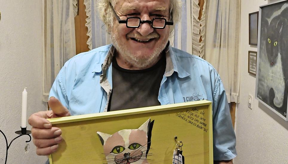Bruno Giacobbo und eine seiner Katzen. Bild: M.G.