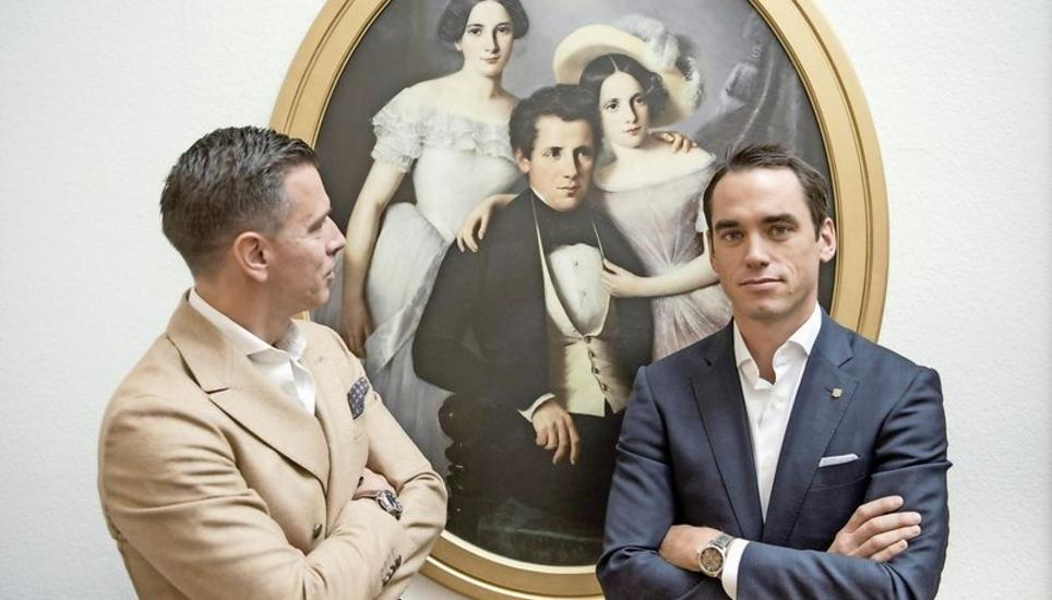 Der Beringer Patrick Graf, CCO von Bucherer (l.), und Edouard Meylan, Chef der Neuhauser H. Moser & Cie., präsentierten die neuen Sondermodelle für die «Bucherer Blue Editions» im Schloss Charlottenfels. Bild: Jeannette Vogel