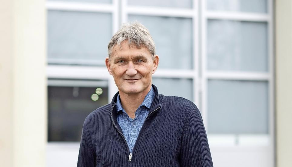 Bauleiter Max Böni kennt das ehemalige Alusuisse- und heutige RhyTech-Areal wie seine Hosentasche. Bild: Jeannette Vogel