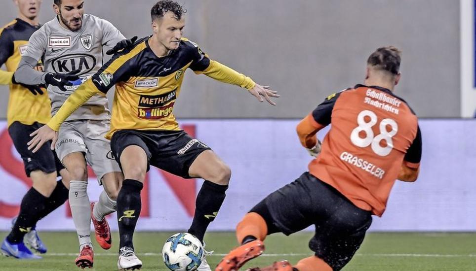 Übersicht bewahren: Imran Bunjaku (am Ball) und seine Kollegen wollen gegen Kriens nicht überspielt werden. Bild: Roger Albrecht