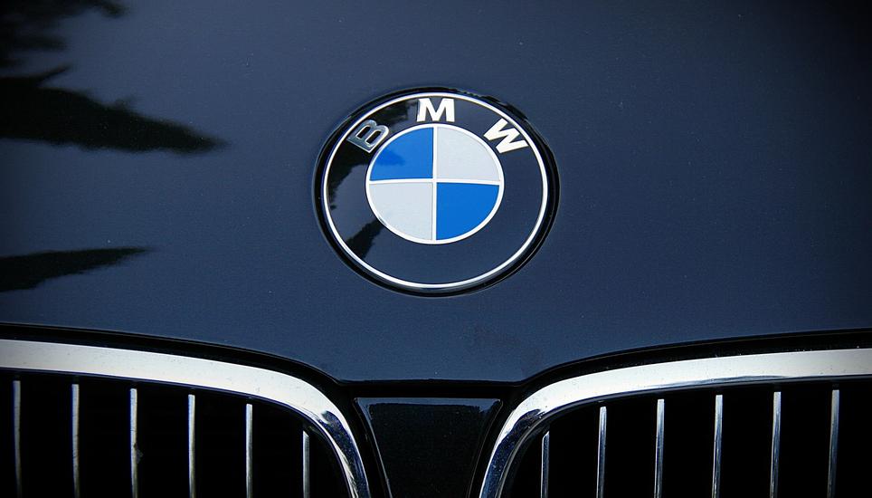 Die Fahrt in einem BMW endete für einen 23-jährigen Mann in einer Katastrophe. Bild: Symbolbild Pixabay
