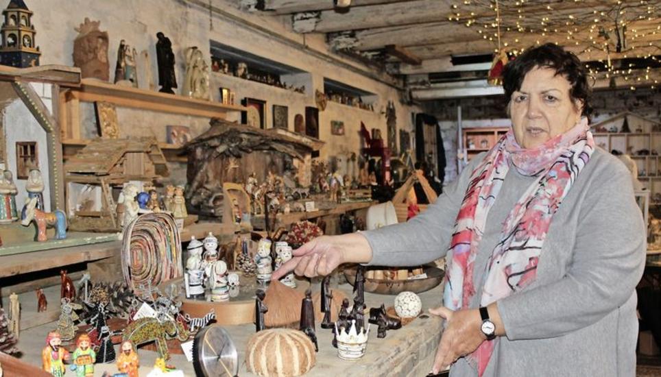 Die Leidenschaft von Lydia Flachsmann ist das Sammeln von Krippen aus aller Welt. Zu jeder Krippe hat sie eine Geschichte zu erzählen. Bild: Stefan Salzmann
