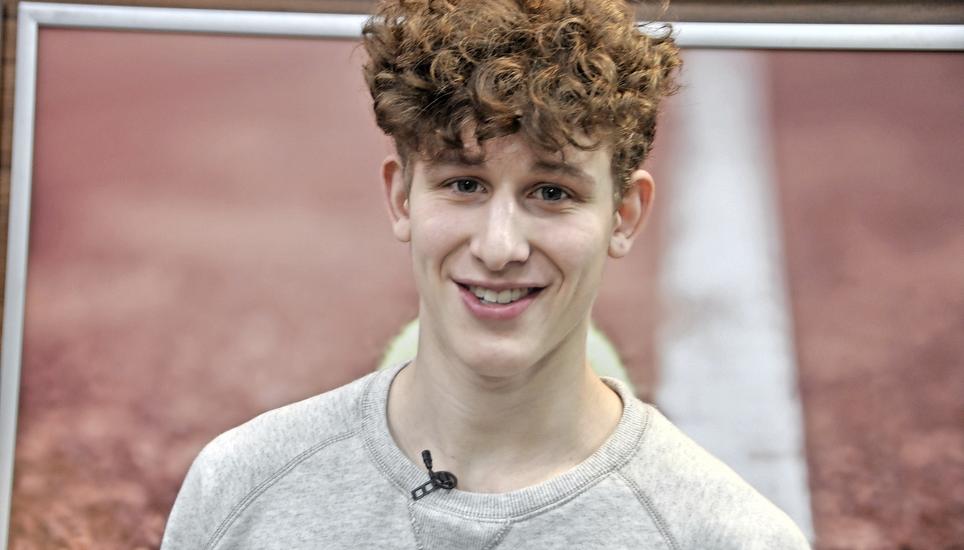 Hat gut lachen: Der Schaffhauser Eiskunstläufer Lukas Britschgi wurde gestern in Wetzikon erstmals Schweizer Meister der Elite. Bild: dfk
