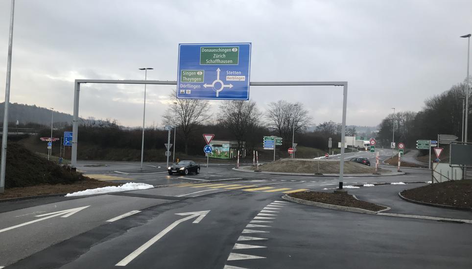 Erst ab Montagmorgen wieder befahrbar. Der Kreisel zur A4-Auffahrt.
