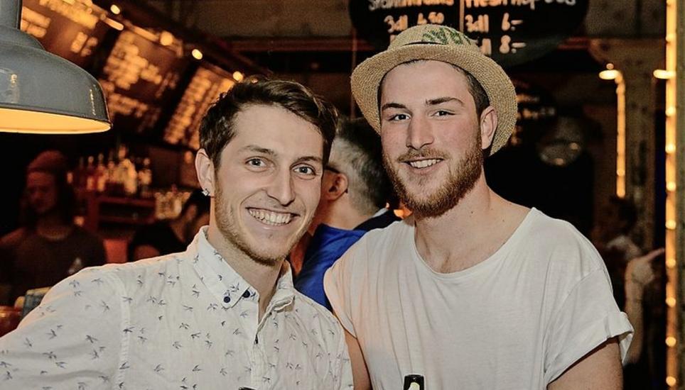 Familienmenschen: Demian und Noel Günther (rechts) waren mit ihren Eltern am Konzert.