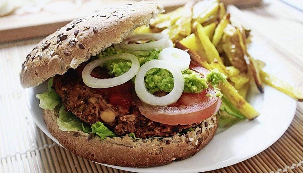 Gibt es solche Burger bald mit Fleisch aus dem Labor? Bild SN Archiv