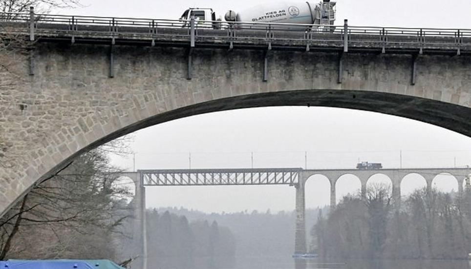 Täglich überqueren mehr als 22'000 Fahrzeuge die Eglisauer Brücke.