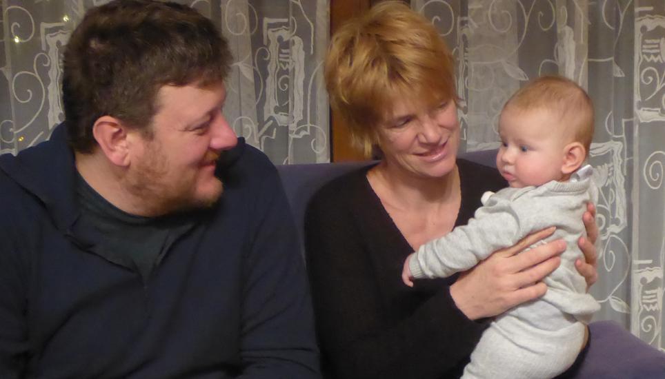Vater Christian, Mutter Simone und die kleine Leeza. Bild: zVg