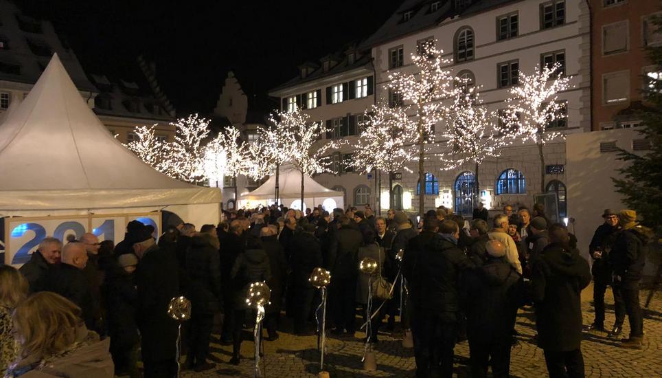 Für den Apéro geht es traditionell auf den Herrenacker. Bild: kue