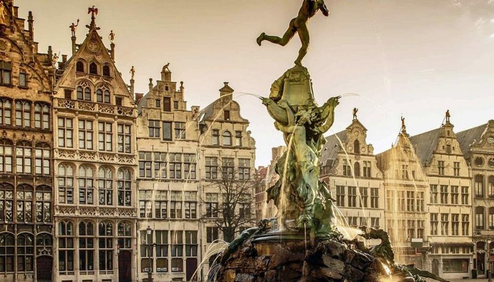 Antwerpen gehört zu den zentraleuropäischen Städten mit weitgehend erhaltenem historischem Stadtkern.