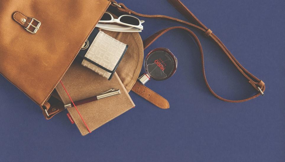 Nach dem Gespräch mit dem Unbekannten war die Handtasche weg. Symbolbild: Pixabay
