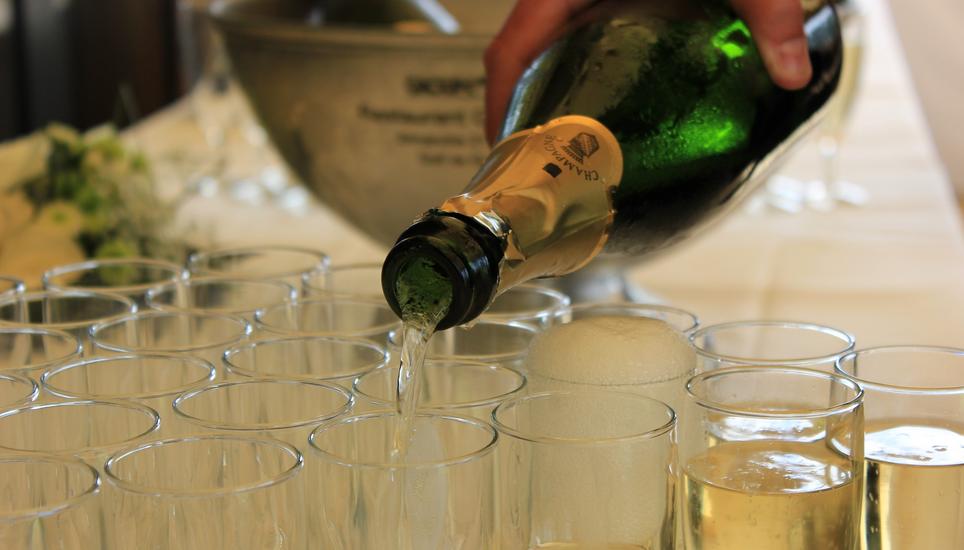 Jedes Jahr veranstaltet die FDP des Kantons Schaffhausen einen Neujahrs-Apéro. Symbolbild: Pixabay