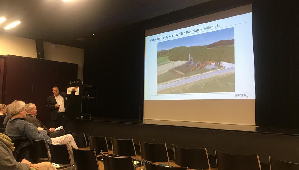 An der Informationsveranstaltung der Nagra wurde am Montagabend über die Bohrung in Trüllikon gesprochen. Bild: Radio Munot