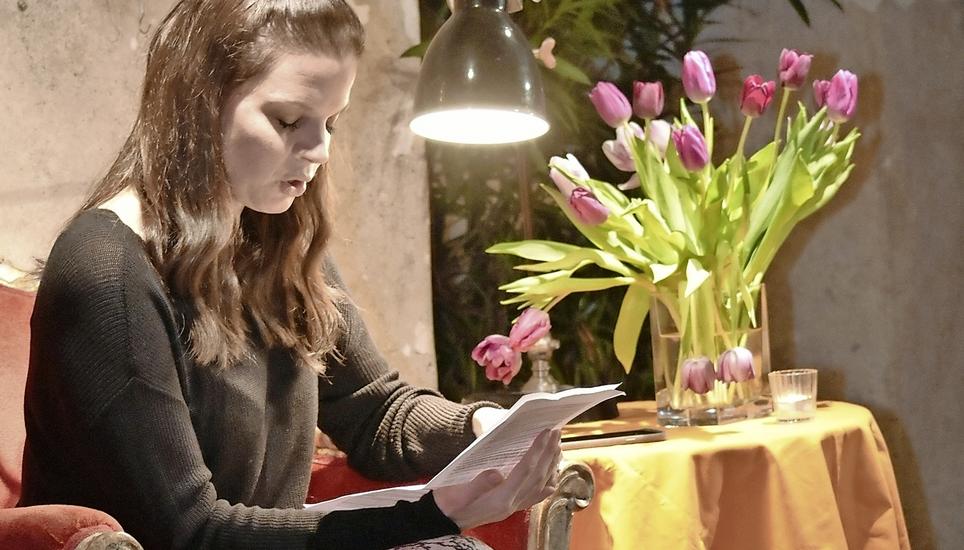 Nadine Gerber las aus ihrem Liebesroman «Herz über Bord» vor. Bild: Thomas Güntert