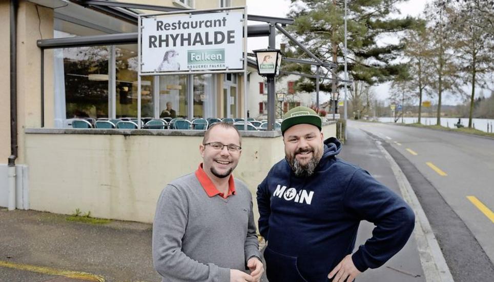 Die Gastronomen und – bald – neuen Chefs der «Rhyhalde»: Roger Bühlmann (l.) und Bruno Meier. Bild: Selwyn Hoffmann