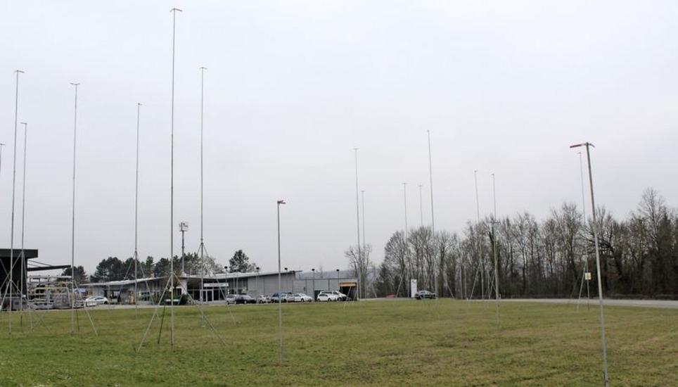 Im Industriegebiet von Andelfingen zwischen der Hostbachstrasse (links) und der Thurtalstrasse (rechts) soll das Oldtimerzentrum gebaut werden. Bild: Stefan Salzmann