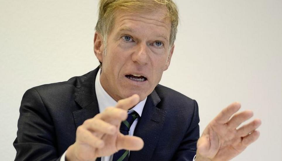 Unternehmen dürften das Währungsrisiko nicht auf Mitarbeiter abwälzen, sagt Rechtsanwalt Jens Onnen. Bild: Selwyn Hoffmann
