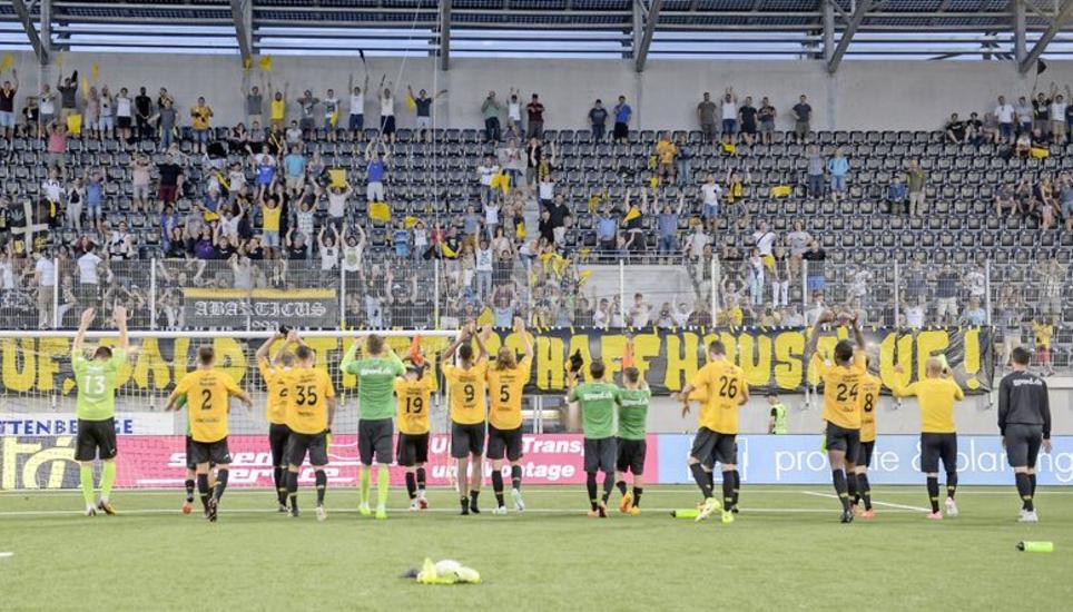 Eins werden mit den Fans: Die FCS-Spieler hoffen auf viel Unterstützung durch ihre Fans im ersten Spiel nach dem Tod von FCS-Besitzer Aniello Fontana. BIld: Roger Albrecht