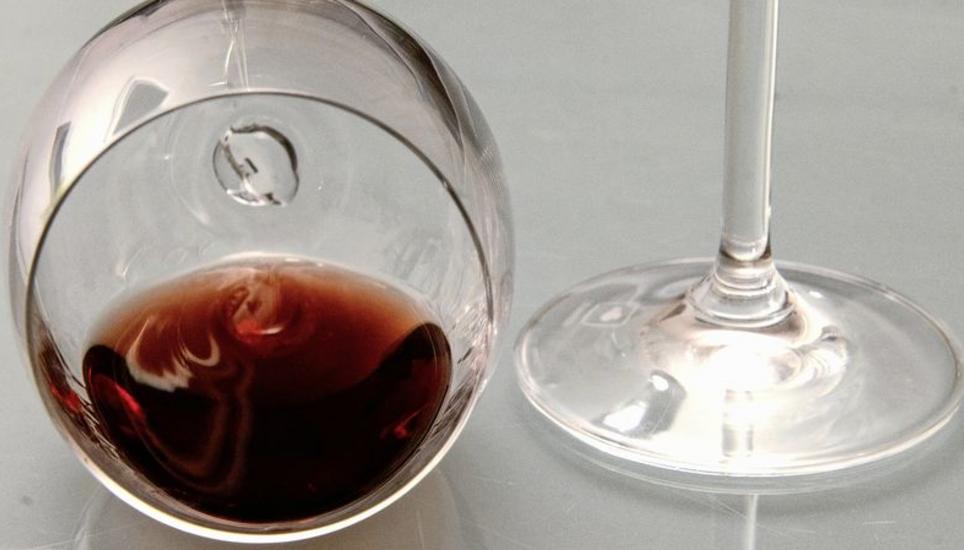 Die Lage des Blauburgunders im Blauburgunderland ist heikel: Nach der Rekordernte 2018 sind manche Keller voll, und der Absatz von Schweizer Rotwein ist in der Schweiz leicht rückläufig. Neue Ideen sind gefragt. Bild: Selwyn Hoffmann