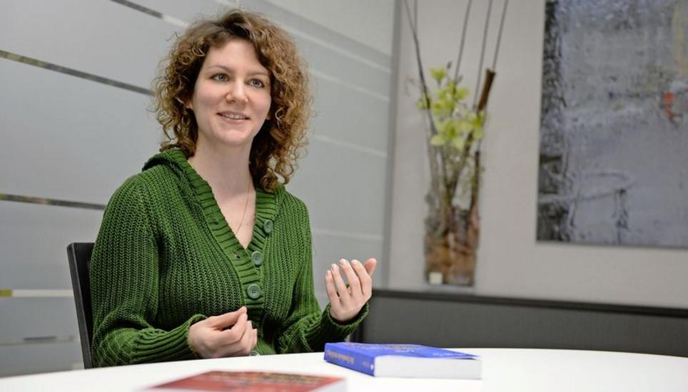 Sabrina Witzig aus Dielsdorf würde mit dem Schreiben am liebsten ihren Lebensunterhalt verdienen. Bild: Selwyn Hoffmann